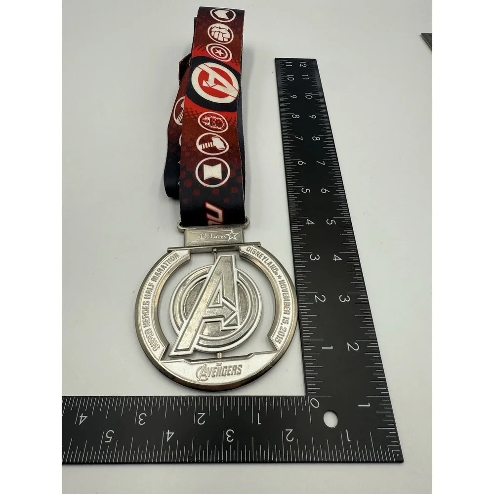Disney runDisney 2015 Marvel Avengers Half Marathon Spinner Medal
